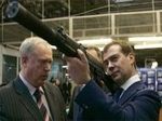 Медведев поучаствовал в испытаниях стрелкового вооружения