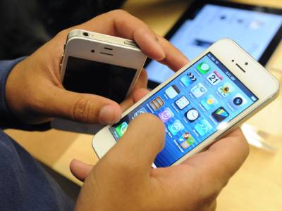 Бюджетному "айфону" обещают экран, как у iPhone 5