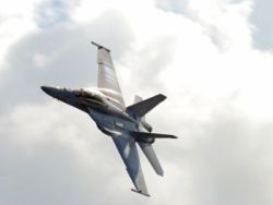 Истребители Super Hornet получат конформные топливные баки