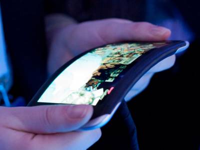 LG выпустит изогнутый OLED-смартфон