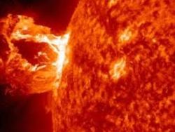 Вспышки на Солнце: повышение уровня радиации для космонавтов