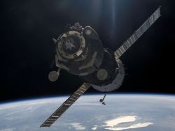 Госкомиссия утвердила состав экипажа космического корабля Союз