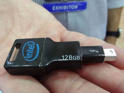Intel показала "самую быструю флешку в мире"