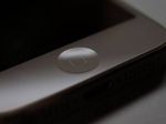 Новый iPhone сможет считывать отпечатки пальцев