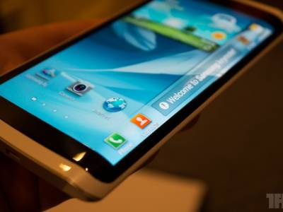 Изогнутый смартфон Samsung покажут в октябре