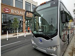 Барселона: первый электробус вышел на линию