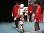 Японцы научили робота человеческой походке
