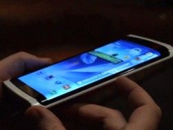 Samsung готовит смартфон с трехсторонним дисплеем