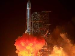 Китайский зонд Чанъэ-3 вышел на окололунную орбиту