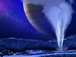 Спутник Юпитера показал фонтан водяного пара
