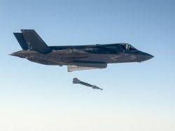 F-35C испытали с полной ракетно-бомбовой нагрузкой