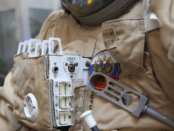 Российские космонавты получат новые скафандры