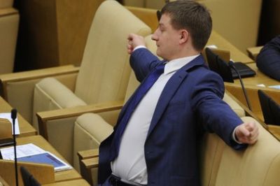 Спасти российский интернет депутат предложил раздачей флешек