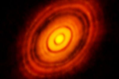 Астрофизики стали свидетелями рождения планет у молодой звезды