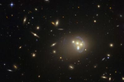 Астрономы впервые увидели негравитационное взаимодействие темной материи