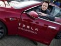 Tesla вскоре начнёт внедрение функций автопилотирования | техномания