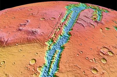 НАСА показало снимок водяного потока в долинах Маринера на Марсе