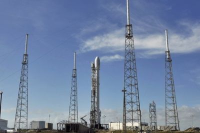 Многоразовая ступень Falcon 9 впервые в истории успешно вернулась на Землю