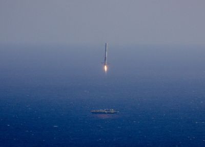 SpaceX снова попытается посадить ракету на баржу