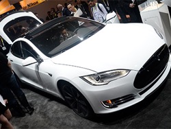 Власти Сингапура сочли электромобиль Tesla вредным для экологии