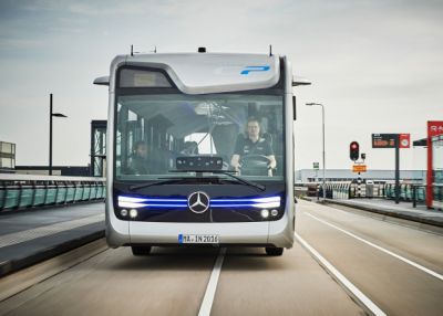 Mercedes испытал беспилотный автобус