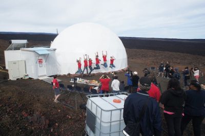 Участники эксперимента год имитировали марсианскую экспедицию на Гавайях