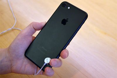 СМИ узнали о планах Apple выпустить три версии стеклянных iPhone 8