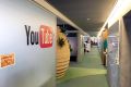 Эксперты предупредили о риске ухода YouTube из России | техномания