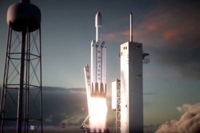 SpaceX показала готовую к пуску сверхтяжелую ракету Falcon Heavy