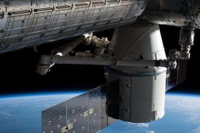 Космический грузовик SpaceX спустили в океан