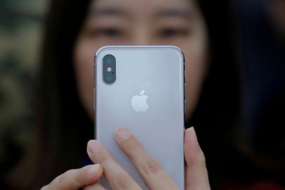 Apple вдвое сократит производство iPhone X