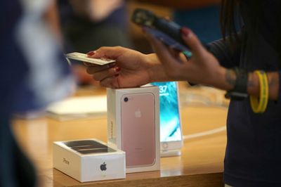 Apple начала продавать использованные iPhone 7