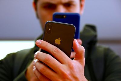 Apple предложила вернуть деньги за замену аккумуляторов медленных iPhone