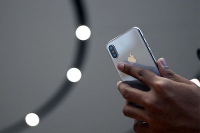 Ребенок заблокировал iPhone на 47 лет
