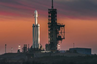 НАСА доверит Falcon Heavy доставку людей на Луну