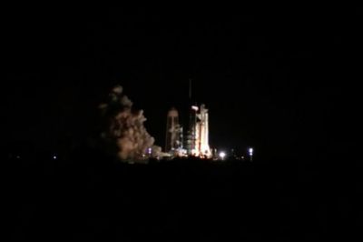 SpaceX запустила сразу все 27 двигателей Falcon Heavy