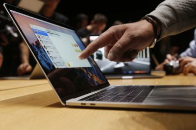 США запретили провозить в самолетах ноутбуки Apple
