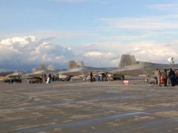 ВВС США частично приостановили полеты F-22