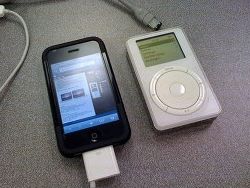 Первому цифровому плееру Apple iPod - 10 лет
