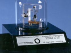 64 года назад был продемонстрирован первый транзистор