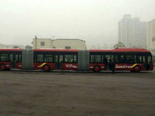 В Китае появился самый большой в мире автобус