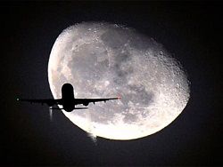 Роскосмос: в 2017 году к Луне полетят первые туристы