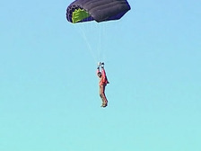 Австрийский парашютист собирается преодолеть скорость звука