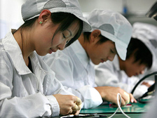 Инспекторы: условия труда на фабриках Foxconn "гораздо выше среднего"