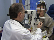 Российские врачи научились возвращать молодость глазам
