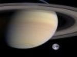Ученые обнаружили движущиеся объекты возле Сатурна