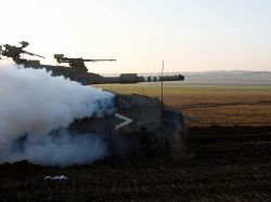 ЦАХАЛ: танки в маршевой колонне ведут огонь одновременно