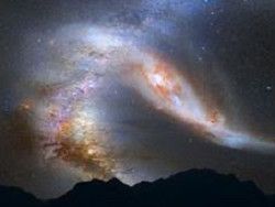 Андромеду и галактику Треугольна соединяет водород