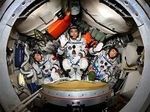 Экипаж китайского космического корабля вернулся