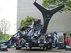 Японец построил гигантского жука-робота
